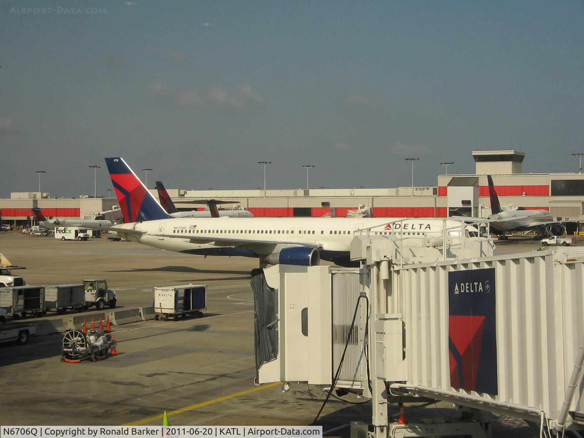 N6706Q, 2000 Boeing 757-232 C/N 30422, Atlanta