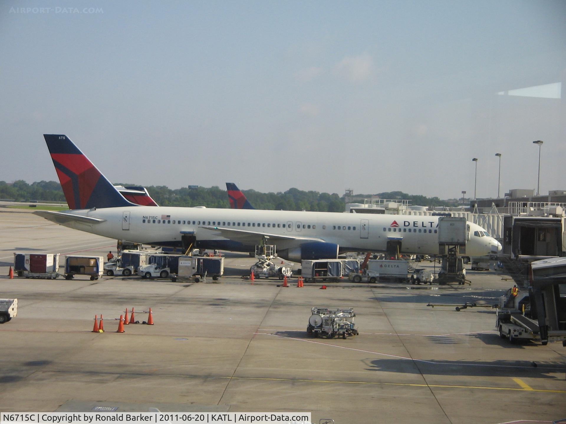 N6715C, 2001 Boeing 757-232 C/N 30486, Atlanta