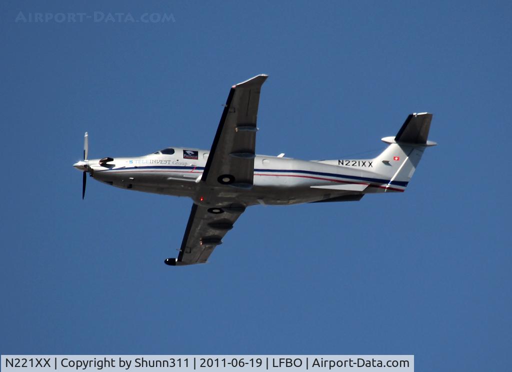 N221XX, 2009 Pilatus PC-12/47E C/N 1128, Taking off from rwy 32R