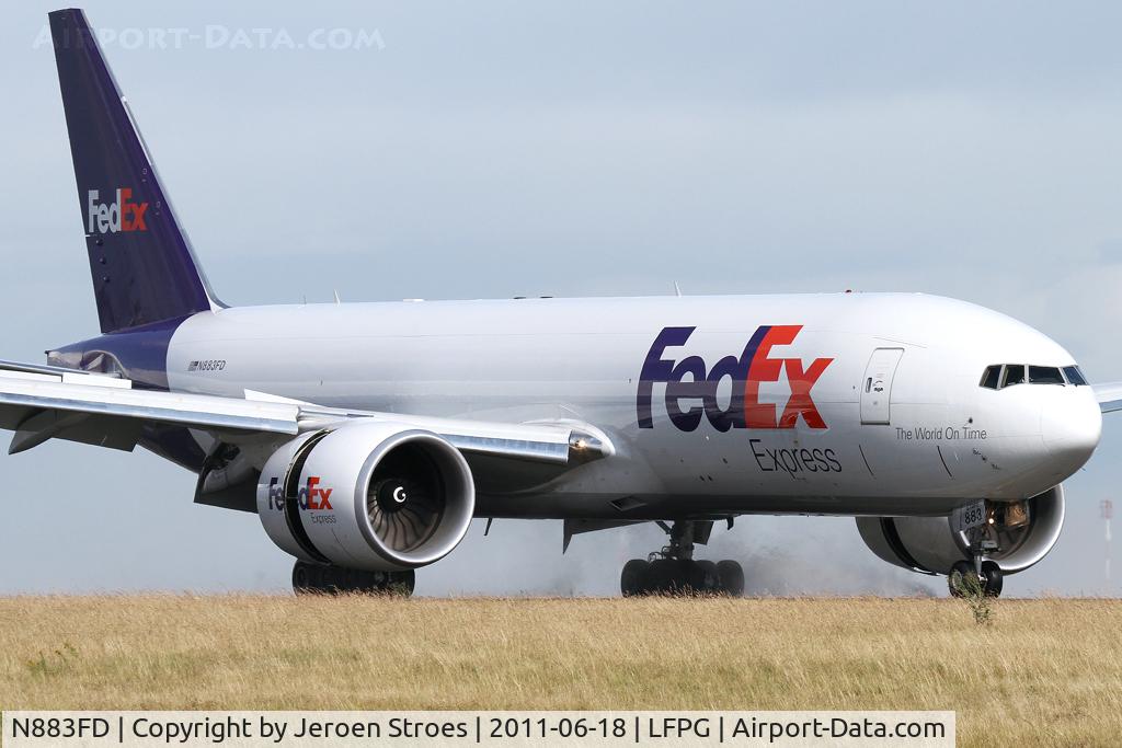 N883FD, 2010 Boeing 777-FHT C/N 39285, huge engine