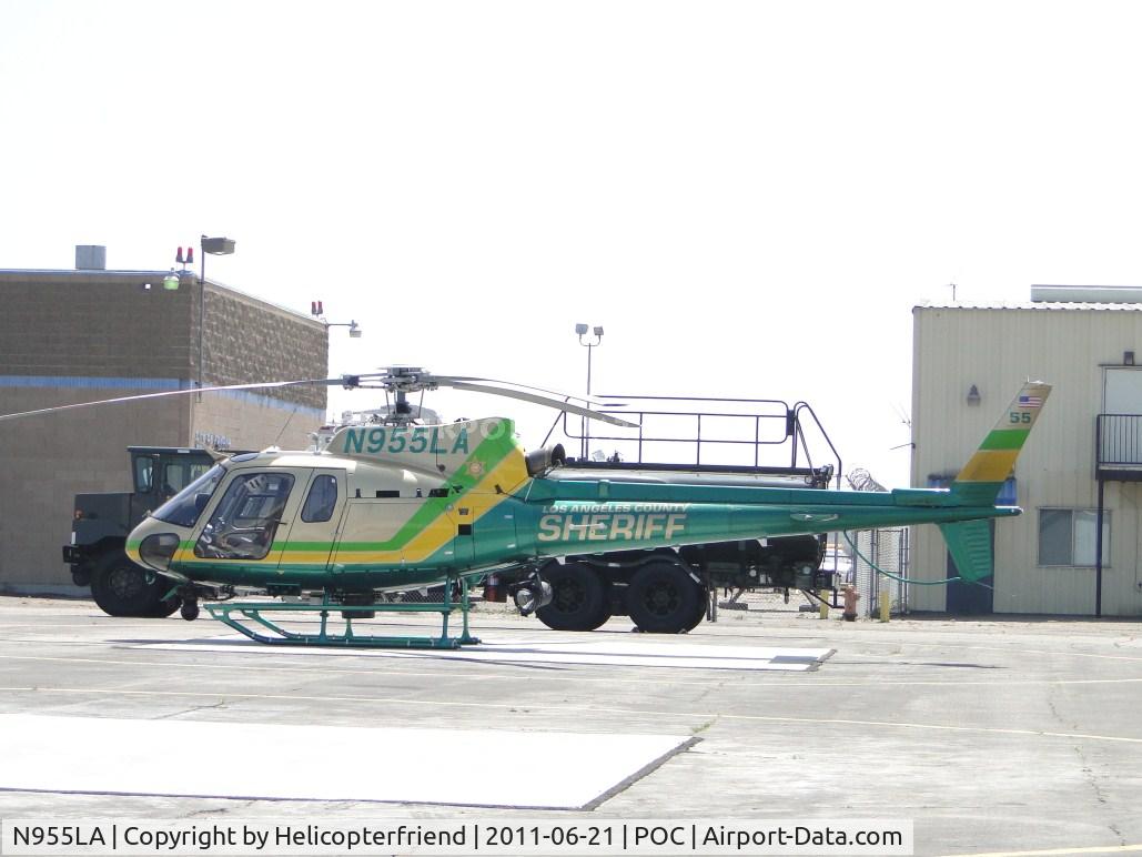 N955LA, Eurocopter AS-350B-2 Ecureuil Ecureuil C/N 7018, Parked waiting for crew