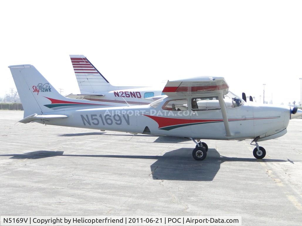 N5169V, 1980 Cessna 172RG Cutlass RG C/N 172RG0458, Parked in the northside parking area for Howard Aviation