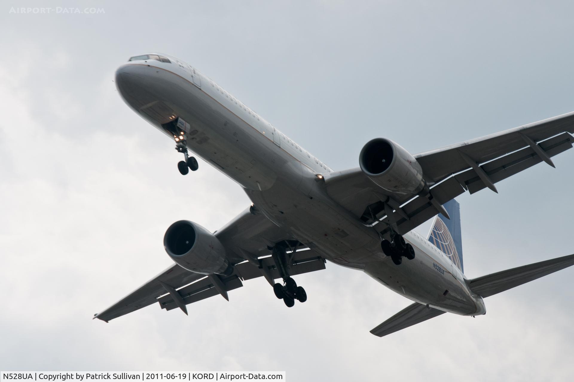 N528UA, 1991 Boeing 757-222 C/N 25018, On short final to OHare rnwy 10, new Continental paint