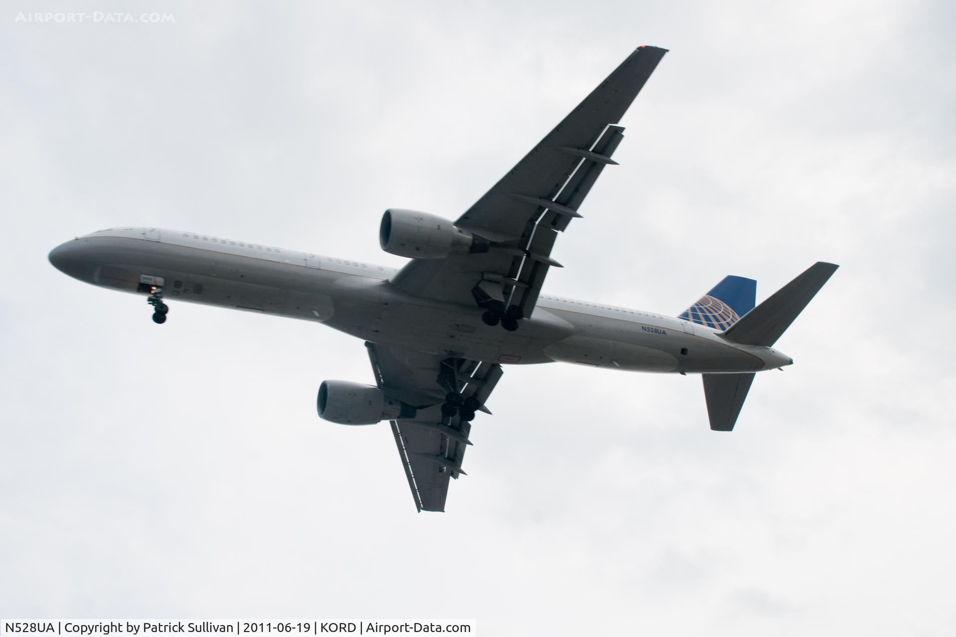 N528UA, 1991 Boeing 757-222 C/N 25018, Short final to OHare, with new Continental paint