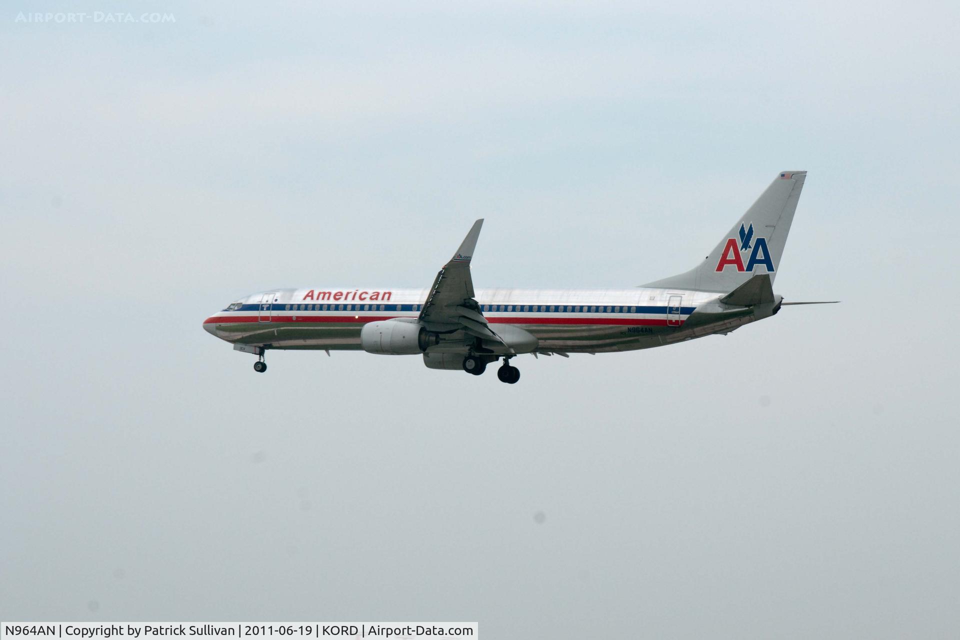 N964AN, 2001 Boeing 737-823 C/N 30093, Short final OHare 4R
