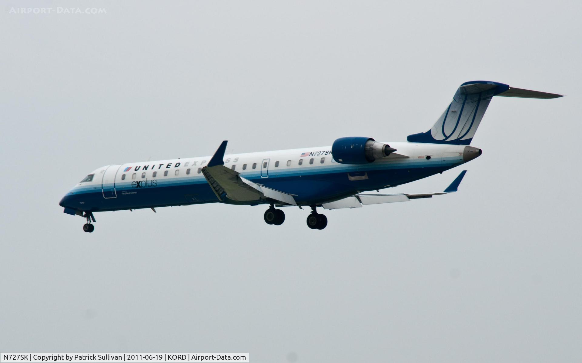 N727SK, 2005 Bombardier CRJ-701ER (CL-600-2C10) Regional Jet C/N 10191, Landing OHare 4R