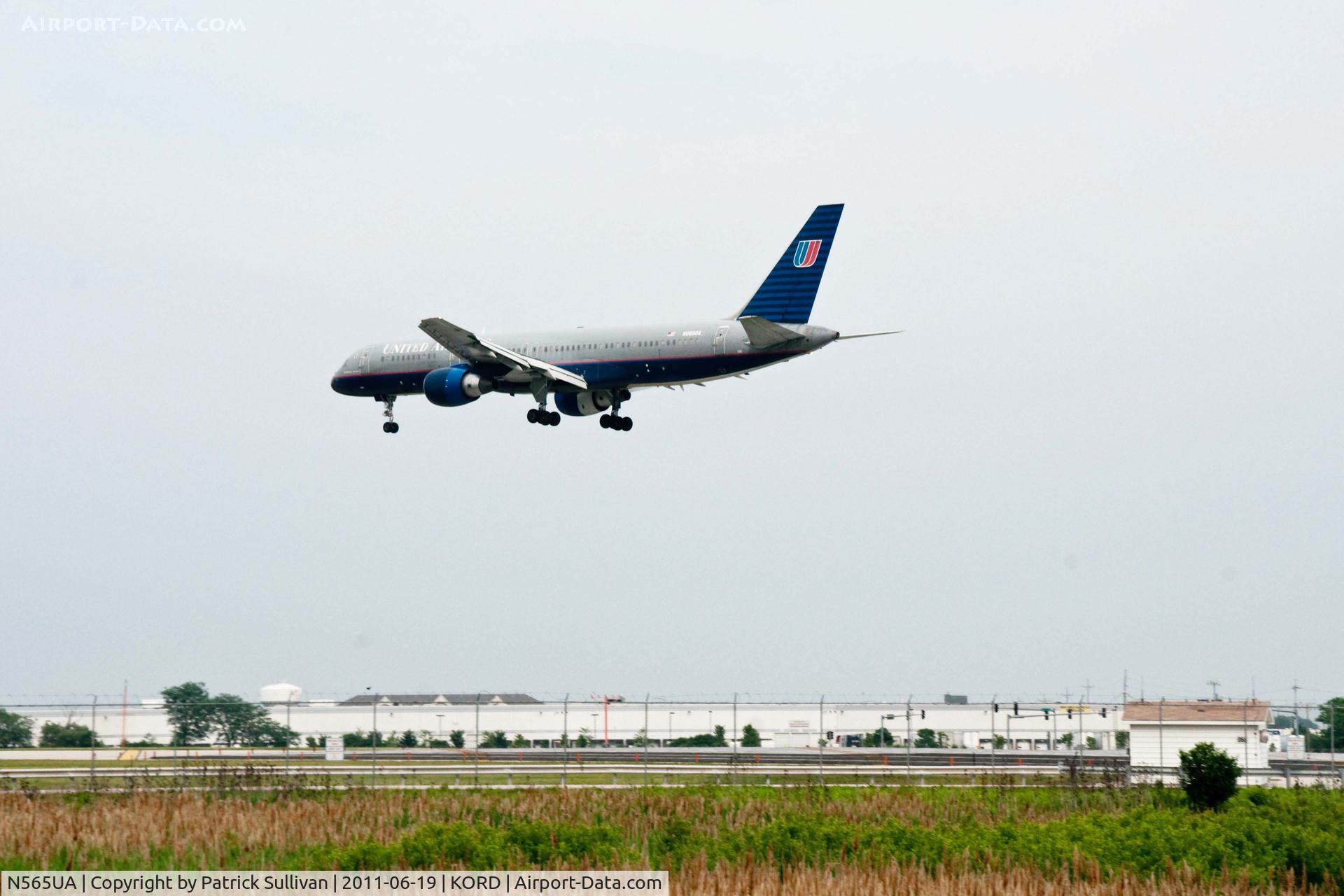 N565UA, 1992 Boeing 757-222 C/N 26669, Landing OHare 4R