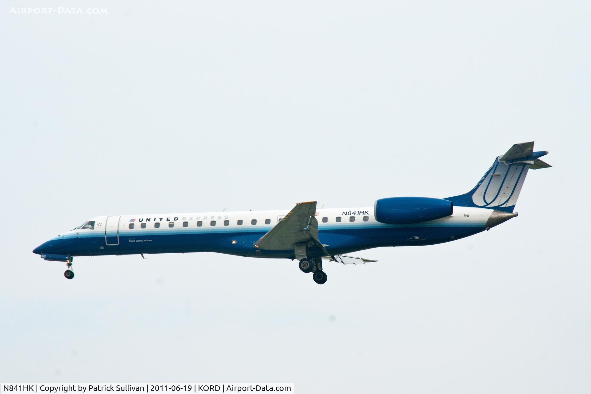 N841HK, 2001 Embraer ERJ-145LR (EMB-145LR) C/N 145382, Landing OHare 4r