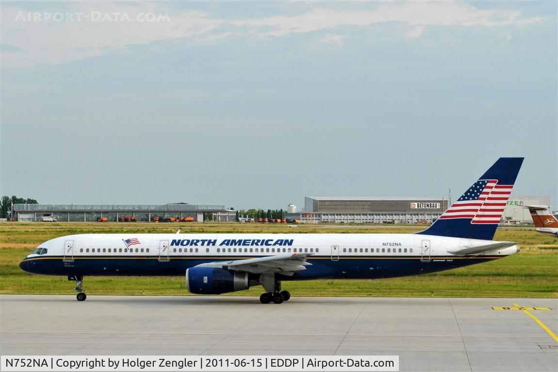 N752NA, 1999 Boeing 757-28A C/N 28174, Leaving LEJ for a flight home......