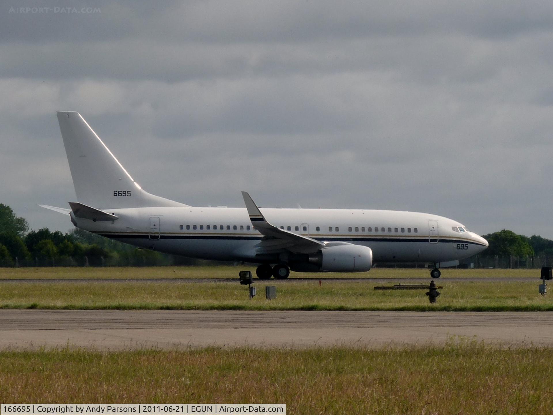 166695, 2010 Boeing C-40A Clipper C/N 40574, Departing Mildenhall