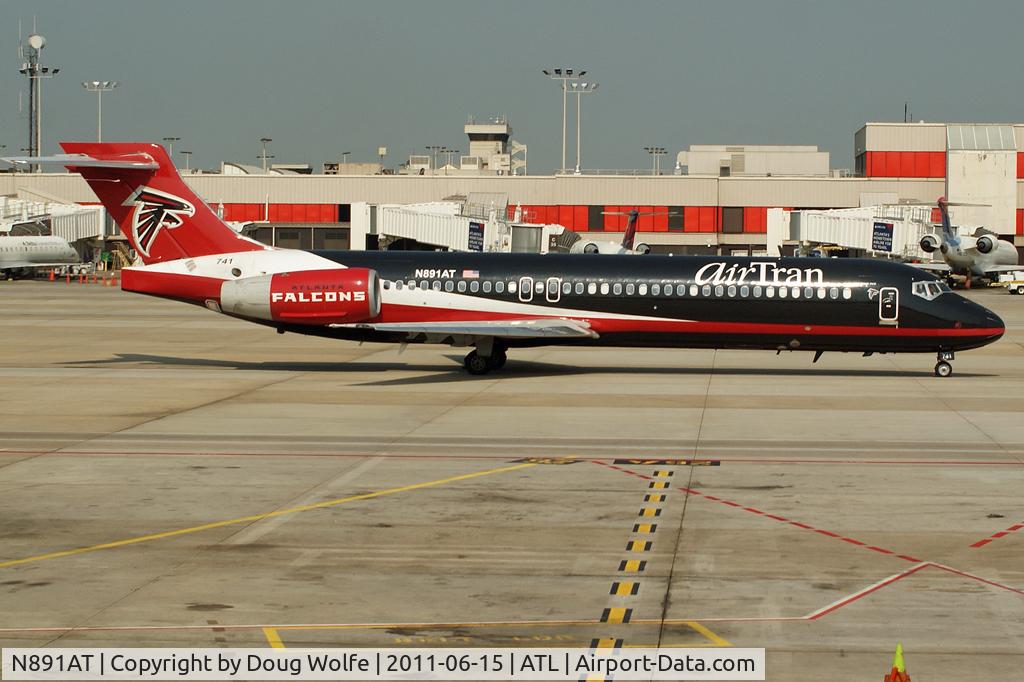N891AT, 2004 Boeing 717-200 C/N 55043, Atlanta Falcons jet being flown for regular AirTran passenger service.  Just departed the gates at Atlanta.  ATL.