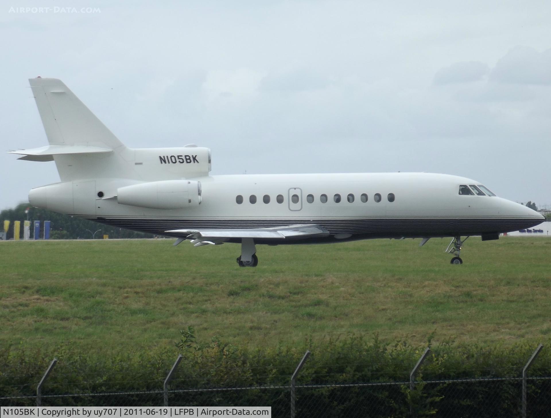 N105BK, 1989 Dassault Falcon 900 C/N 70, Heading to LBG runway 25/07