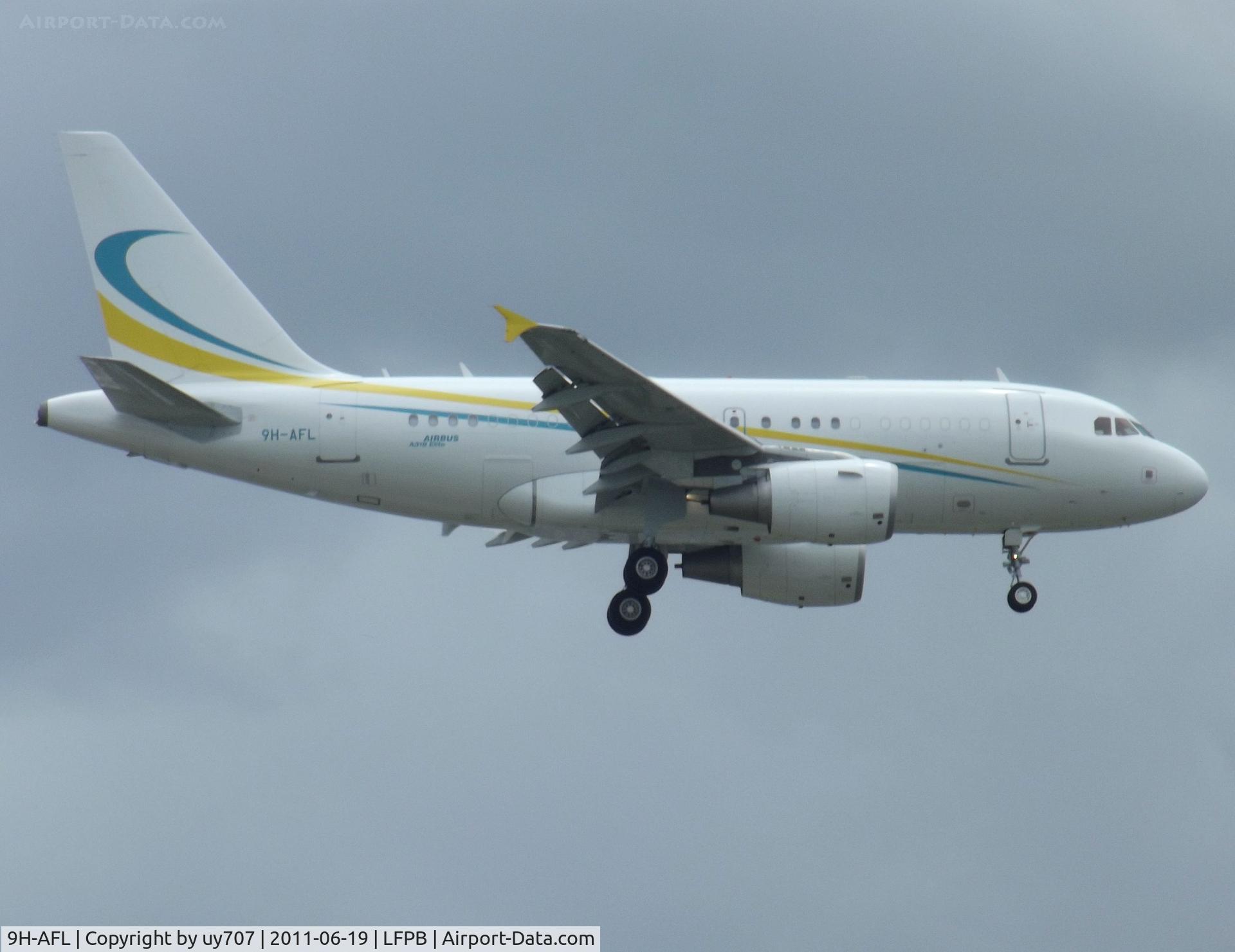 9H-AFL, 2008 Airbus ACJ318 (A318-112/CJ) C/N 3363, On short finals to runway 27/09.
Comlux Aviation Malta is part of Comlux the Aviation Group but operates on its own AOC