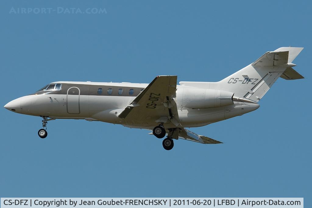 CS-DFZ, 2004 Raytheon Hawker 800XP C/N 258673, landing runway 29
