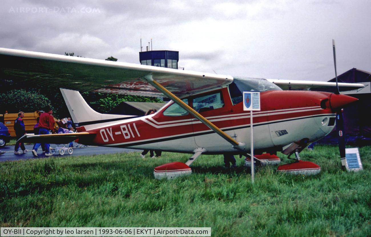 OY-BII, 1975 Cessna 182P Skylane C/N 18263703, AAlborg AB open house 6.6.93