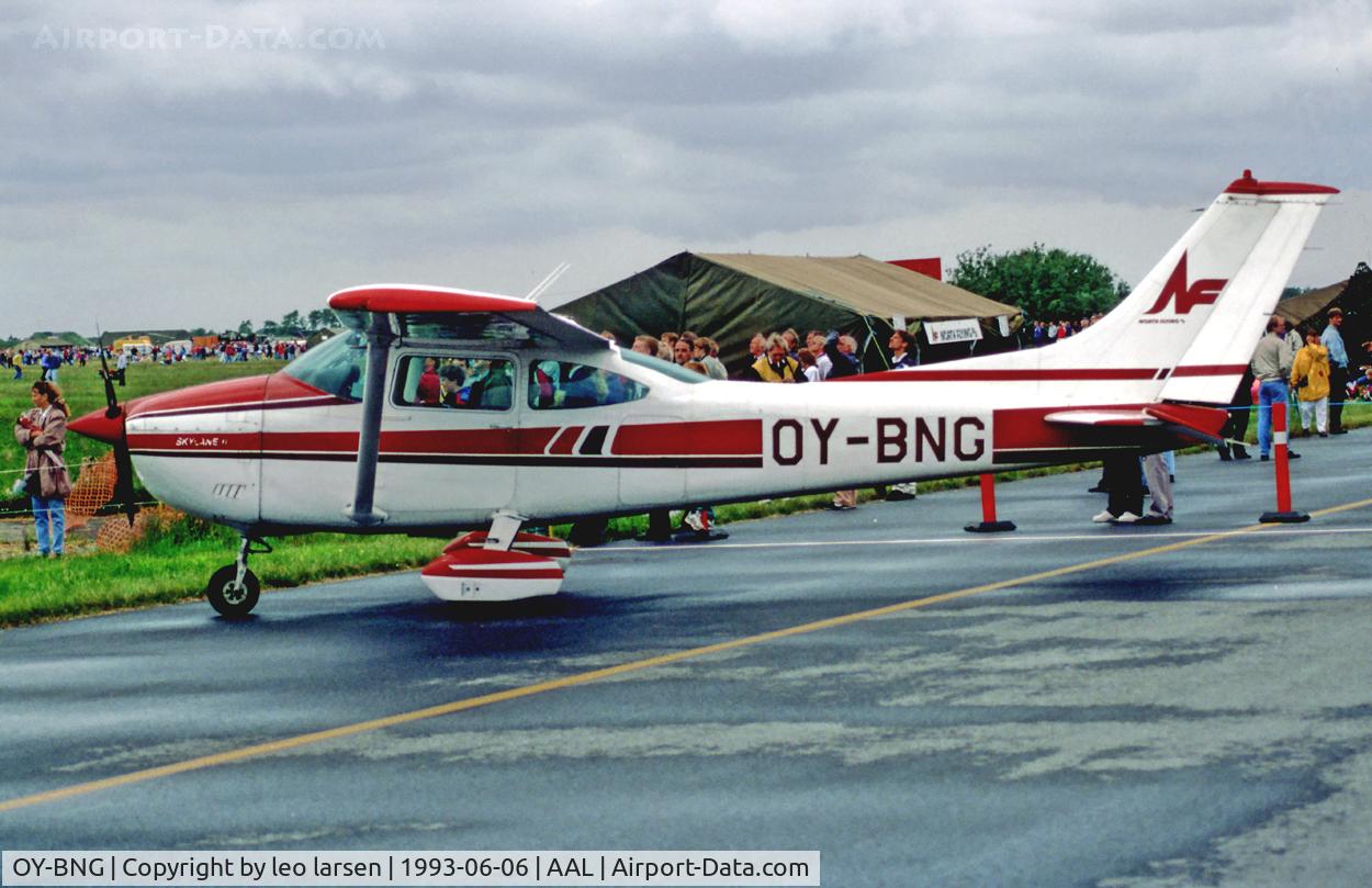 OY-BNG, 1980 Reims F182Q Skylane C/N F 182-0126, AAlborg AB 6.6.93
Aircraft from North Flying.
