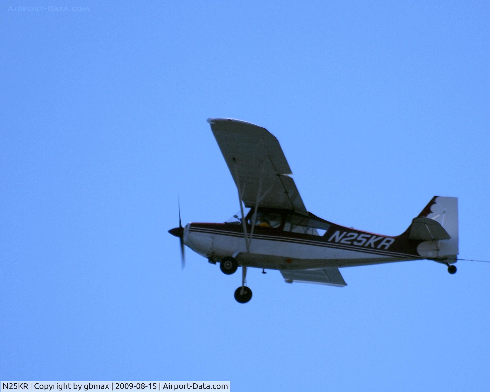 N25KR, 1970 Champion 7GCBC C/N 274-70, Flying along beach @ Brighton Beach, Brooklyn,NY