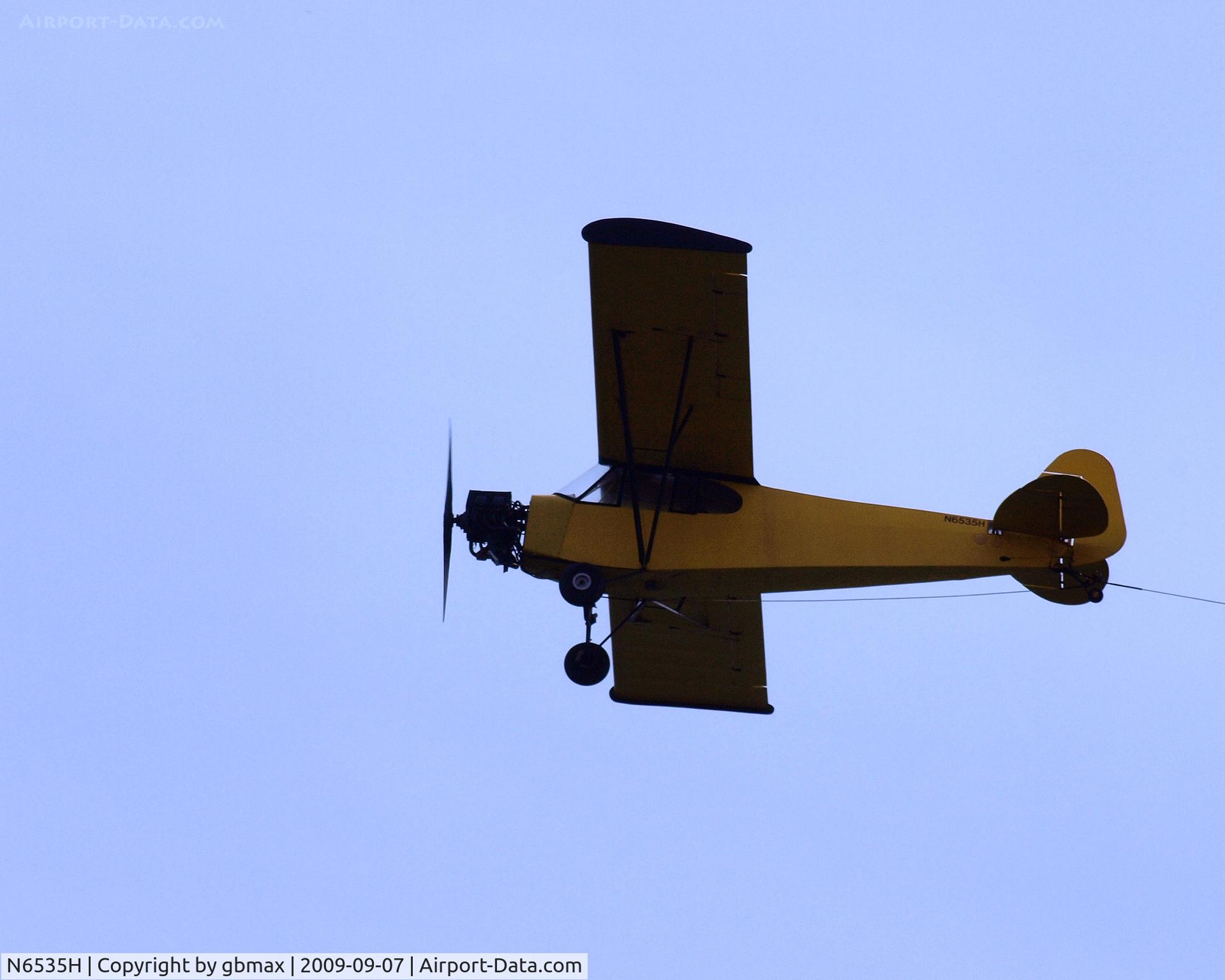 N6535H, 1946 Piper J-3 Cub C/N 19722, Flying along beach @ Brighton Beach, Brooklyn,NY