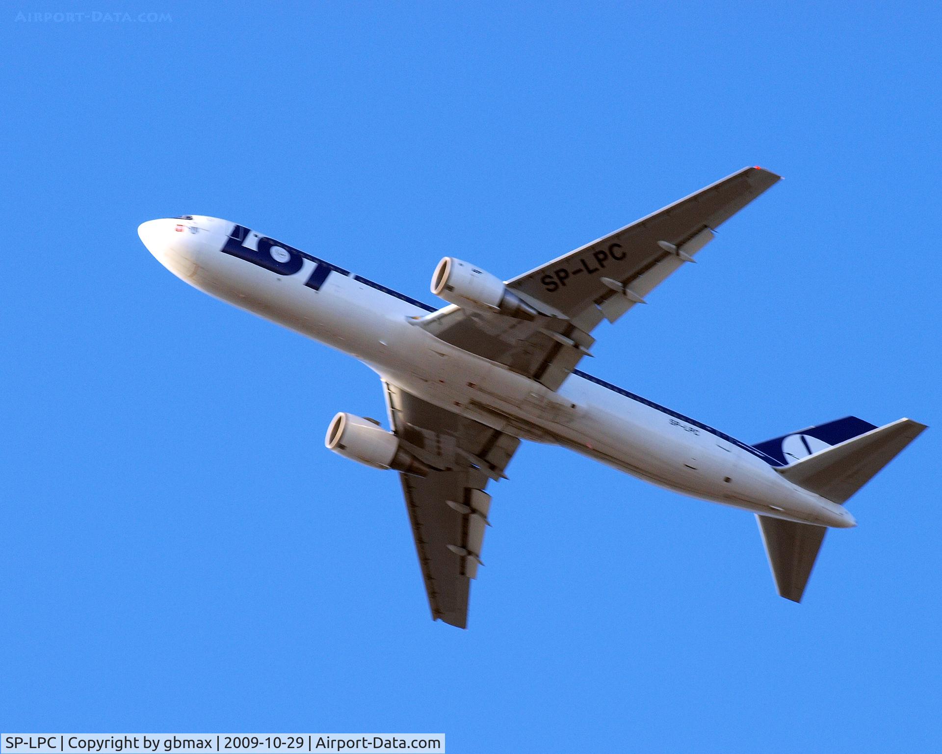 SP-LPC, 1997 Boeing 767-35D/ER C/N 28656, Flying @ ~3,500 feet high, going to a landing at JFK