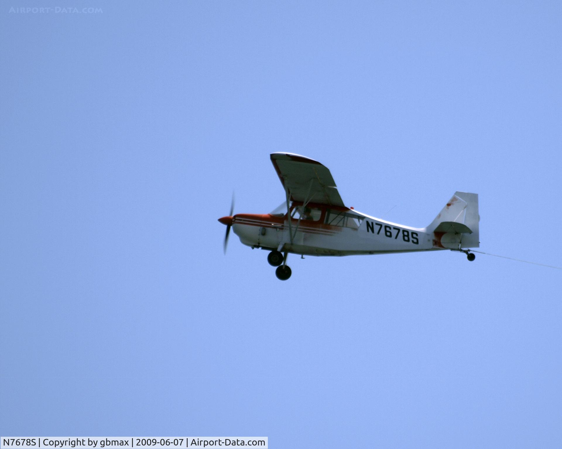 N7678S, 1976 Bellanca 7GCBC C/N 903-76, Flying along beach @ Brighton Beach, Brooklyn,NY
