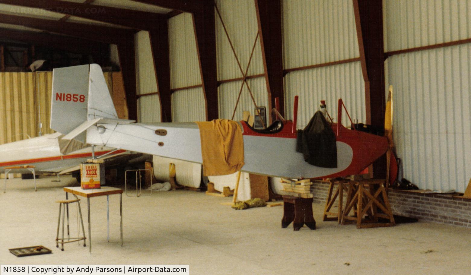 N1858, Pietenpol Air Camper C/N A7-1968, Under construction Lelystad holland in the eighties