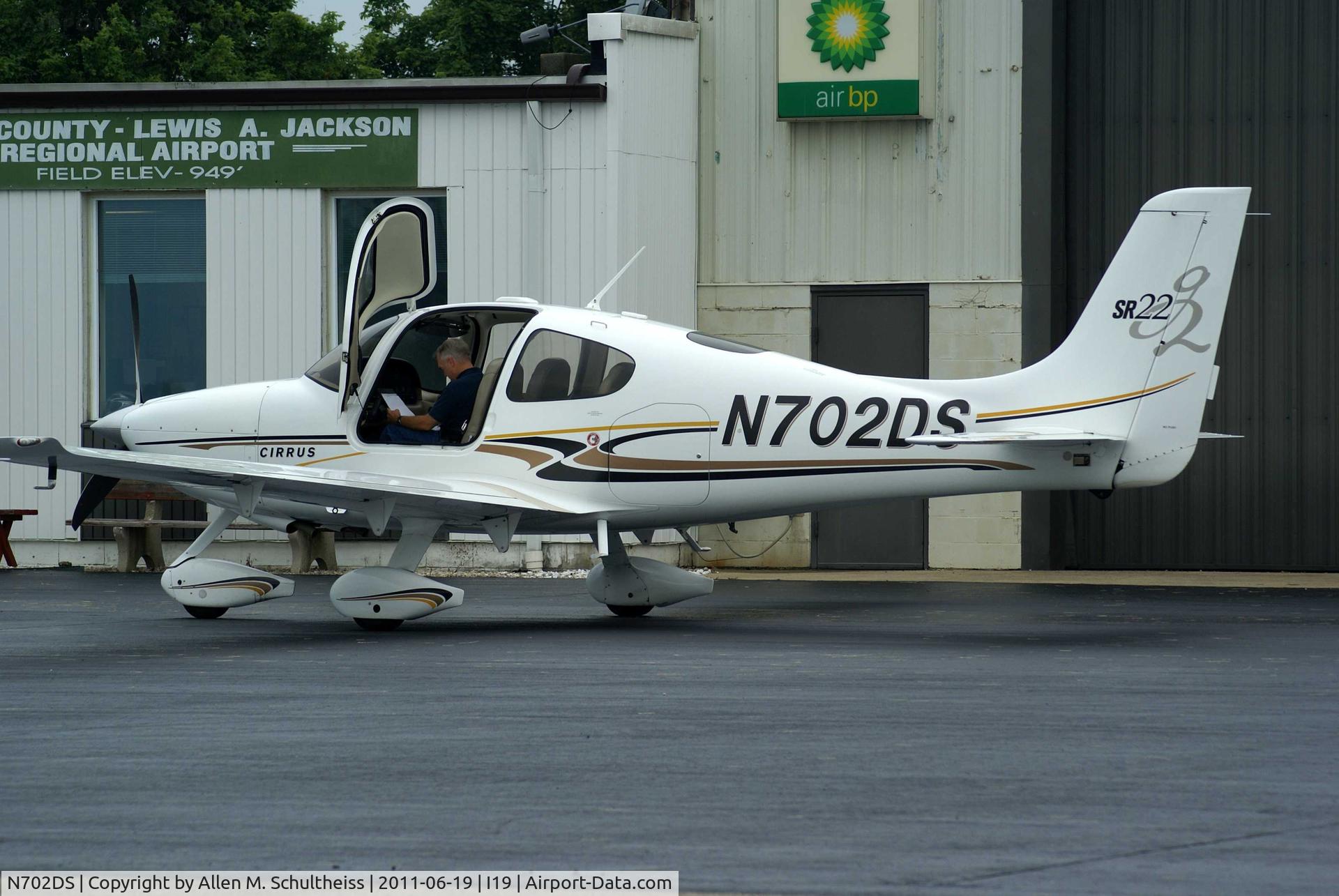 N702DS, 2004 Cirrus SR22 C/N 0989, 2004 Cirrus Design Corp SR22