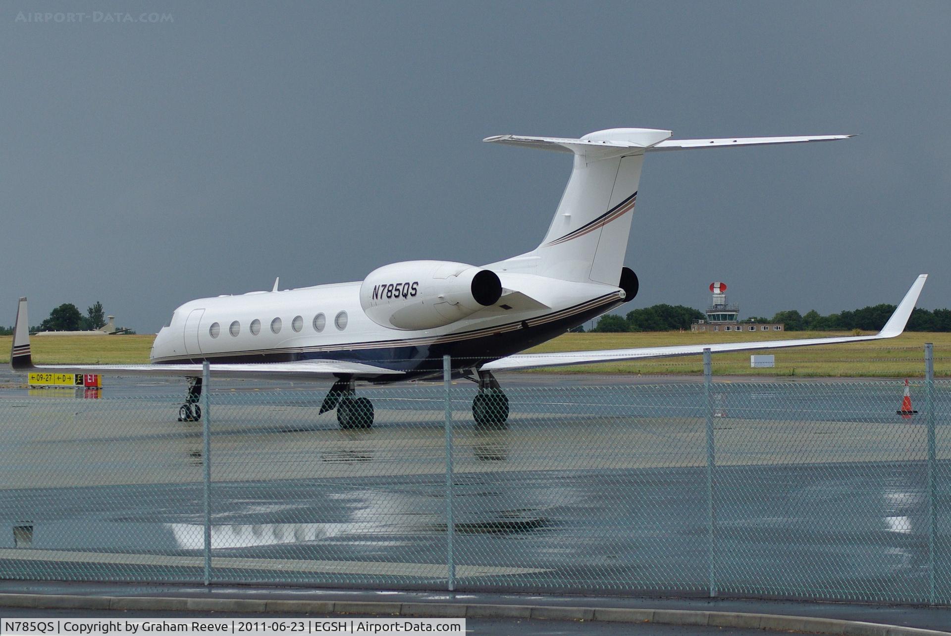 N785QS, 2007 Gulfstream Aerospace GV-SP (G550) C/N 5157, Parked in the rain.