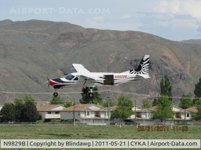 N9829B, 1988 Cessna 208B Grand Caravan C/N 208B-0116, ...the pilot lets jumpers out @ 14,000 and is back down and reloading before the last jumper hits the ground...pretty impressive to watch.