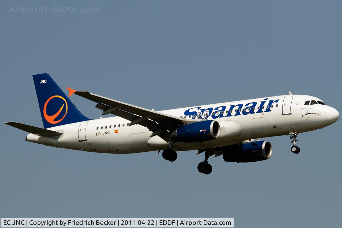 EC-JNC, 2005 Airbus A320-232 C/N 2589, on final RW07R