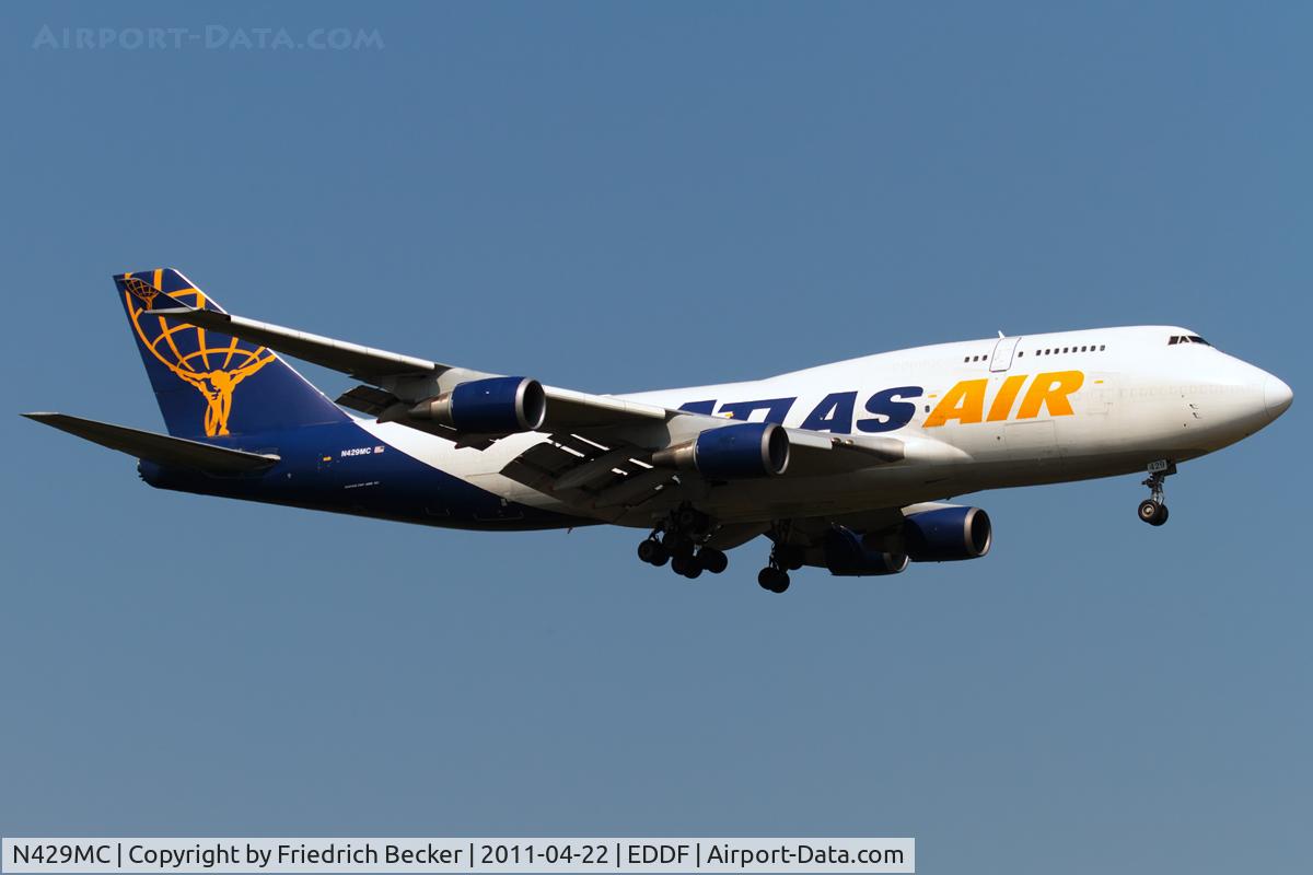 N429MC, 1990 Boeing 747-481 C/N 24833, on final RW07R