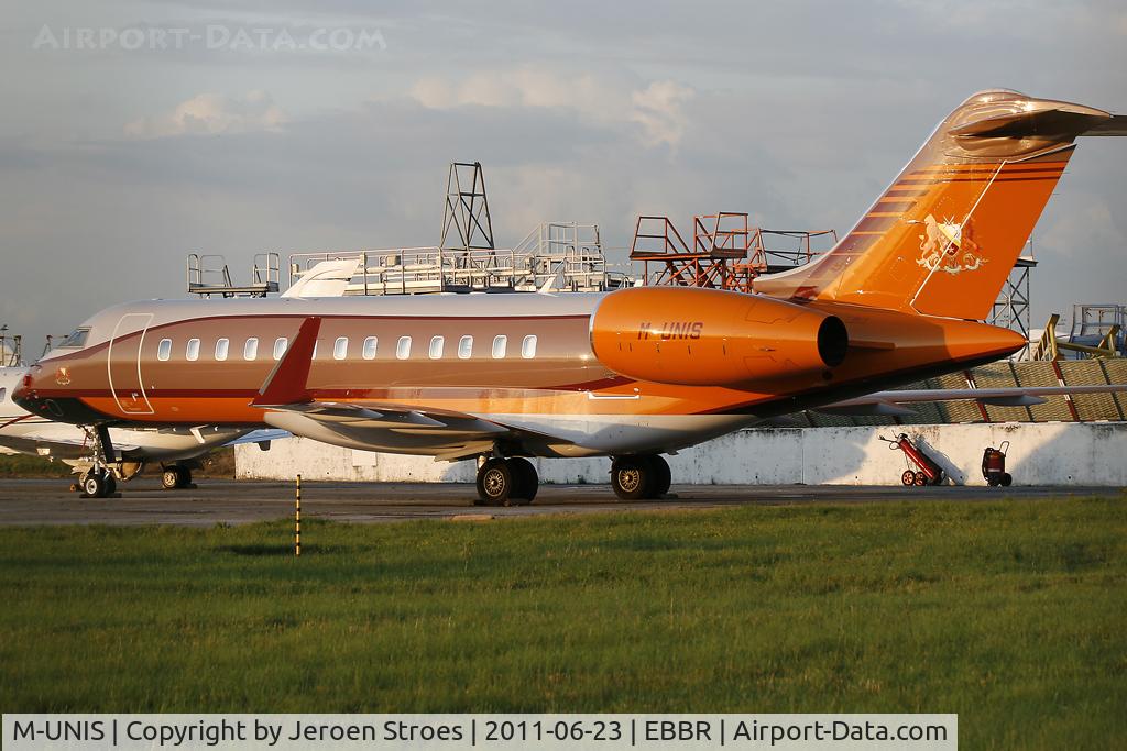M-UNIS, 2010 Bombardier BD-700-1A10 Global Express XRS C/N 9371, great livery