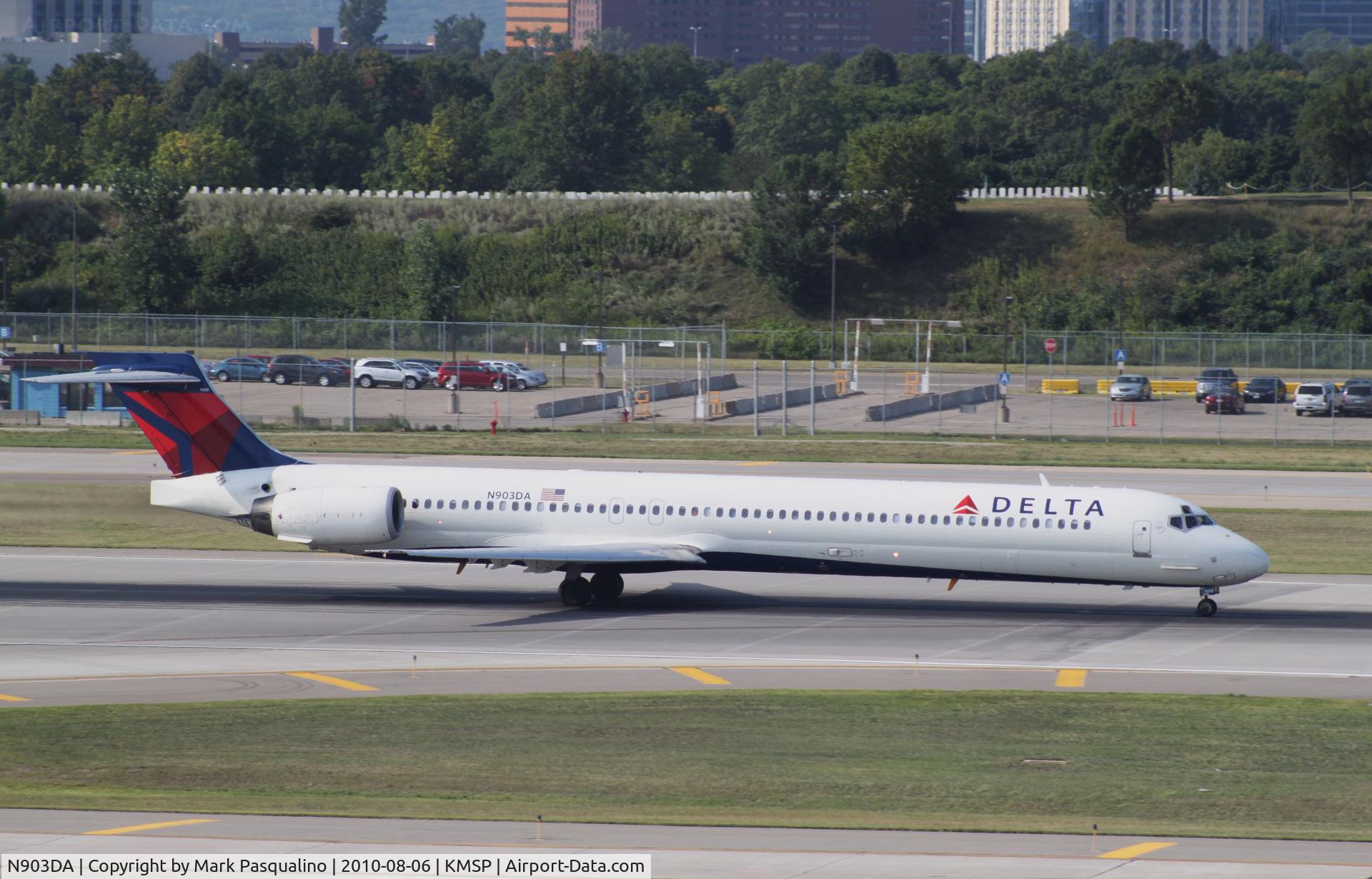 N903DA, 1995 McDonnell Douglas MD-90-30 C/N 53383, MD-90-30
