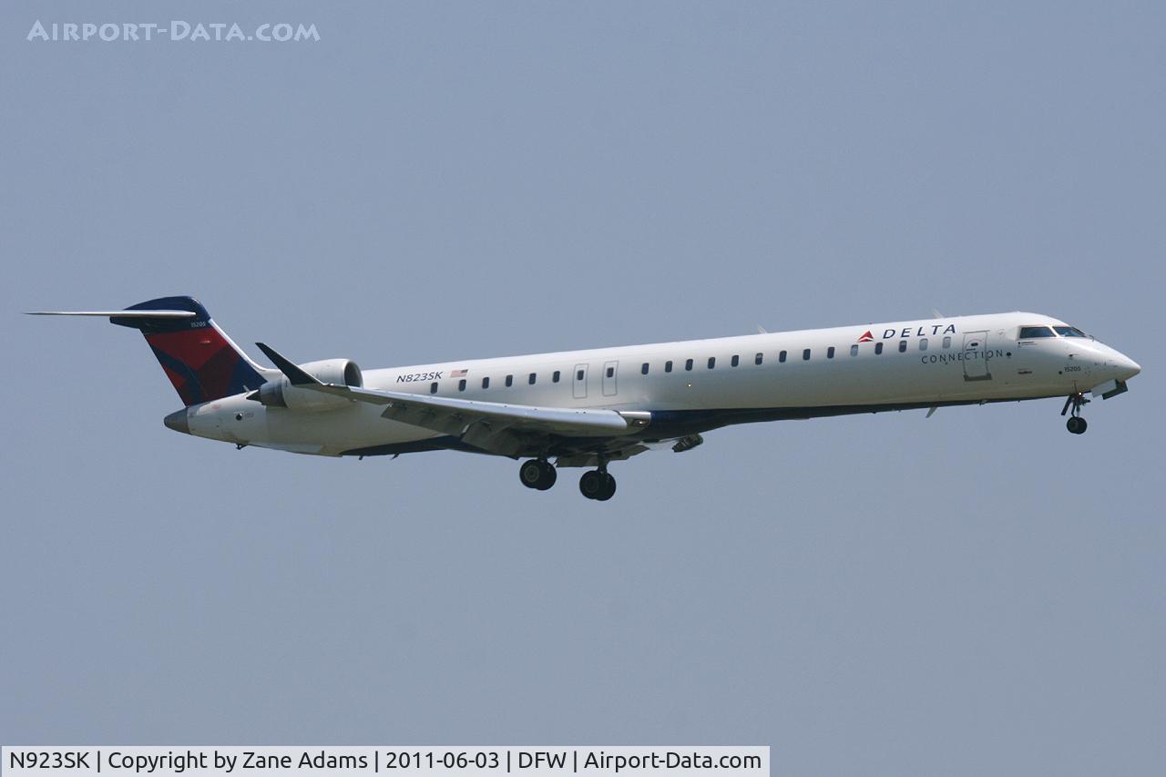 N923SK, 1994 Learjet Inc 60 C/N 050, Delta Express at DFW Airport
