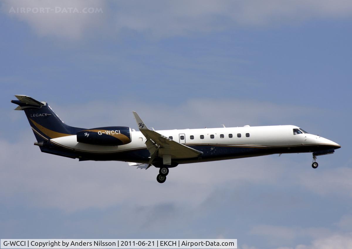 G-WCCI, 2001 Embraer EMB-135BJ Legacy C/N 14500505, On final approach for runway 22L.