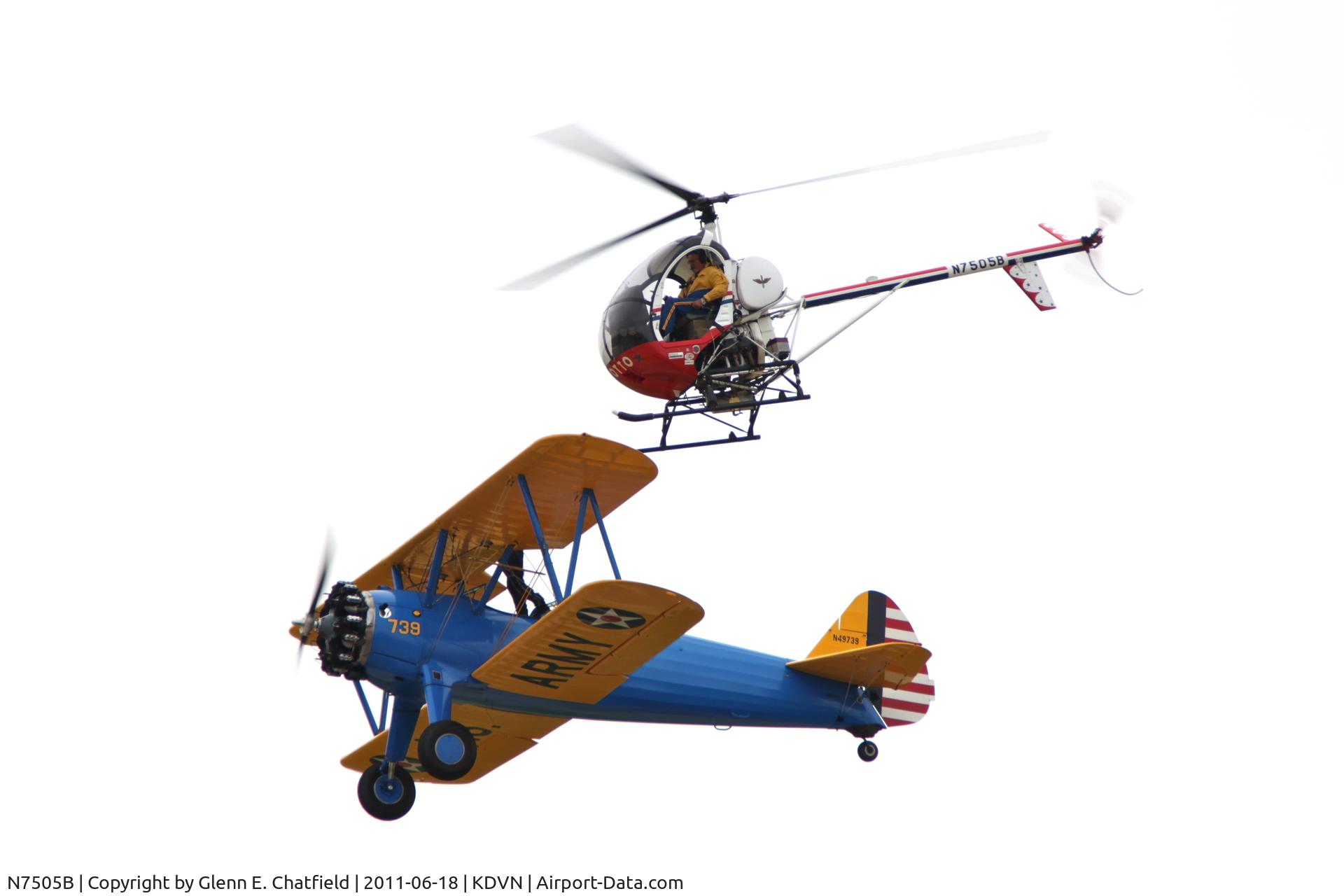 N7505B, 1985 Schweizer 300C (269C) C/N S1205, At the Quad Cities Air Show. With N49739, plane to helicopter transfer.