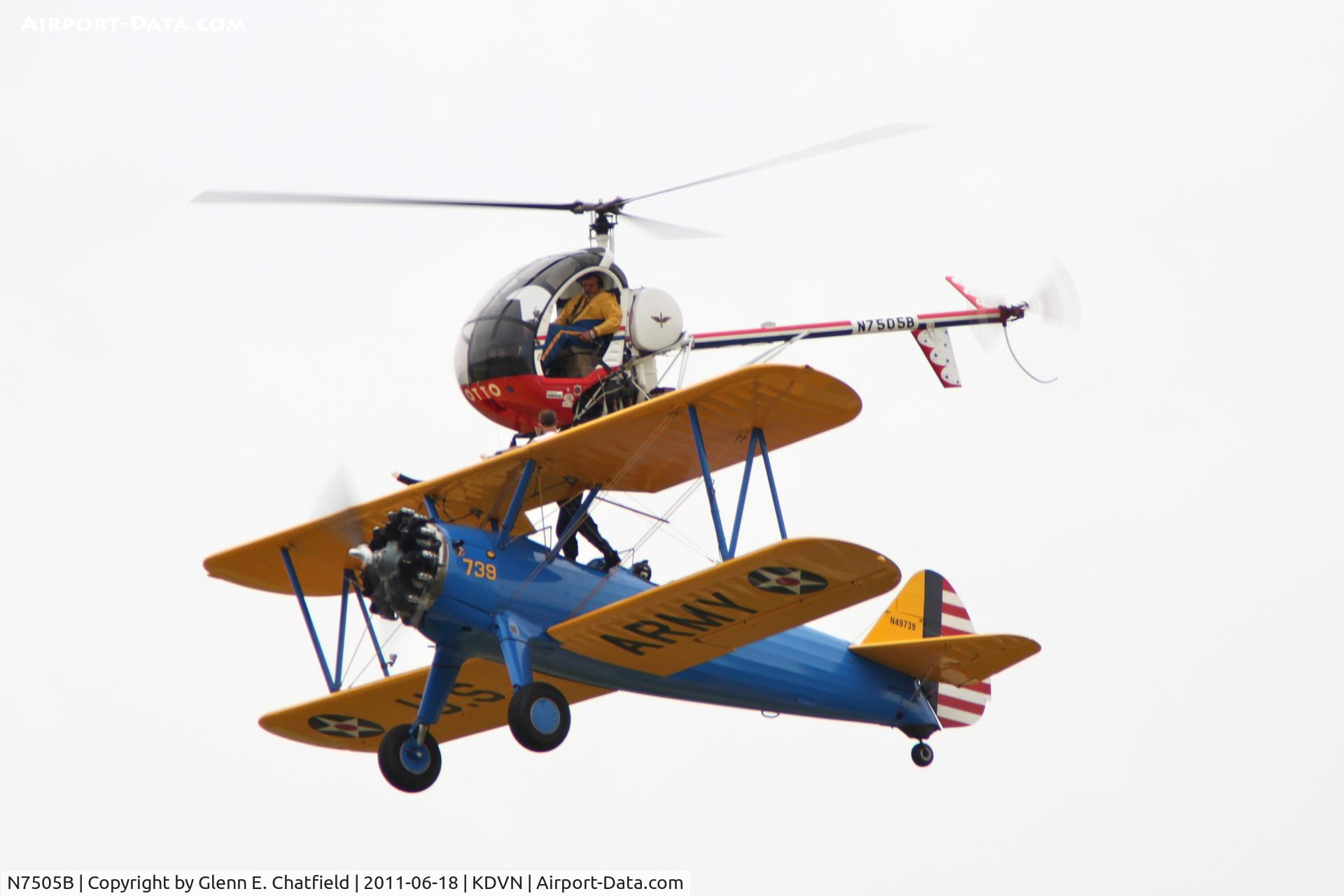 N7505B, 1985 Schweizer 300C (269C) C/N S1205, At the Quad Cities Air Show. With N49739, plane to helicopter transfer.