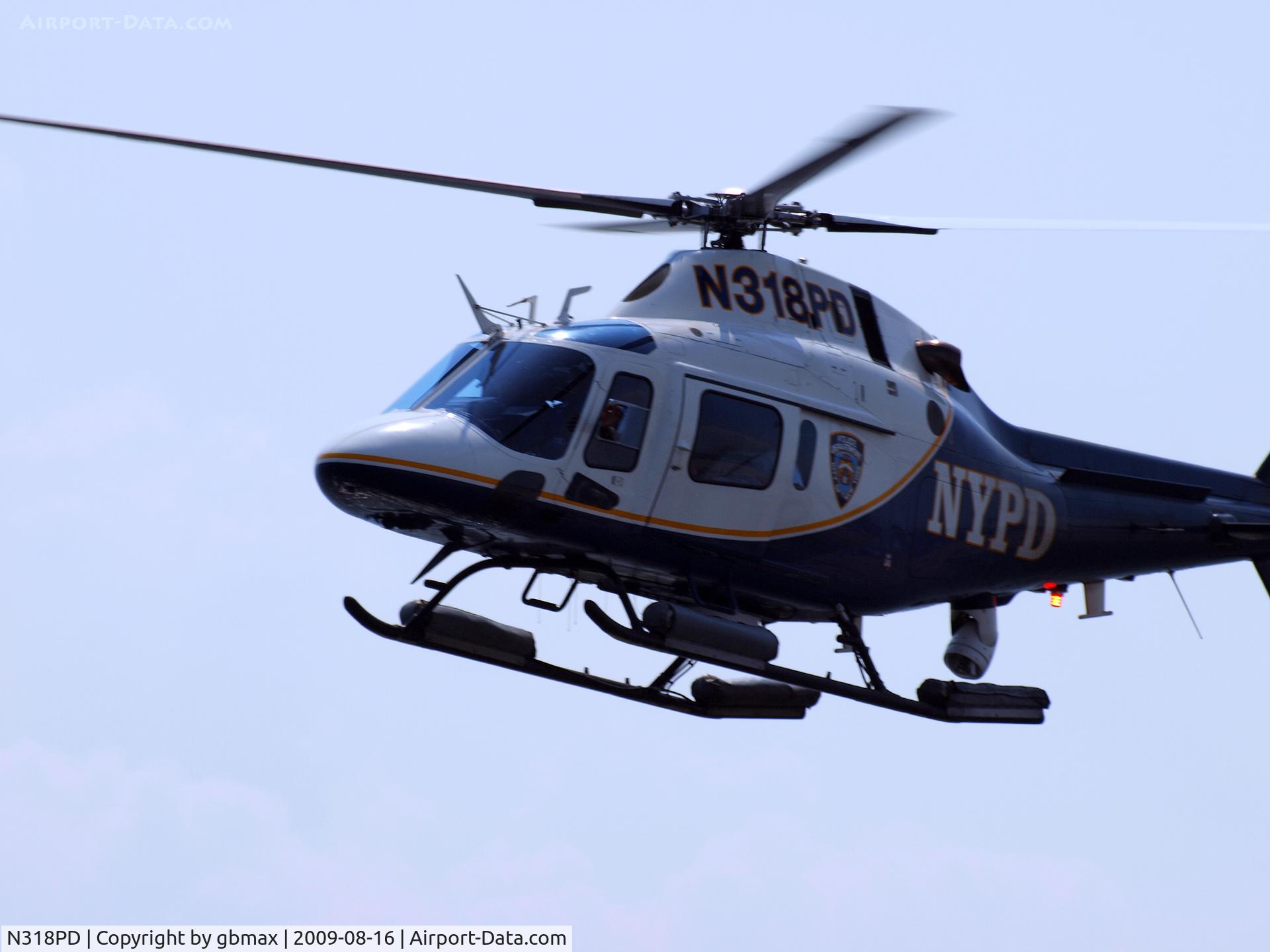 N318PD, 2004 Agusta A-119 C/N 14039, Flying along beach @ Brighton Beach, Brooklyn,NY