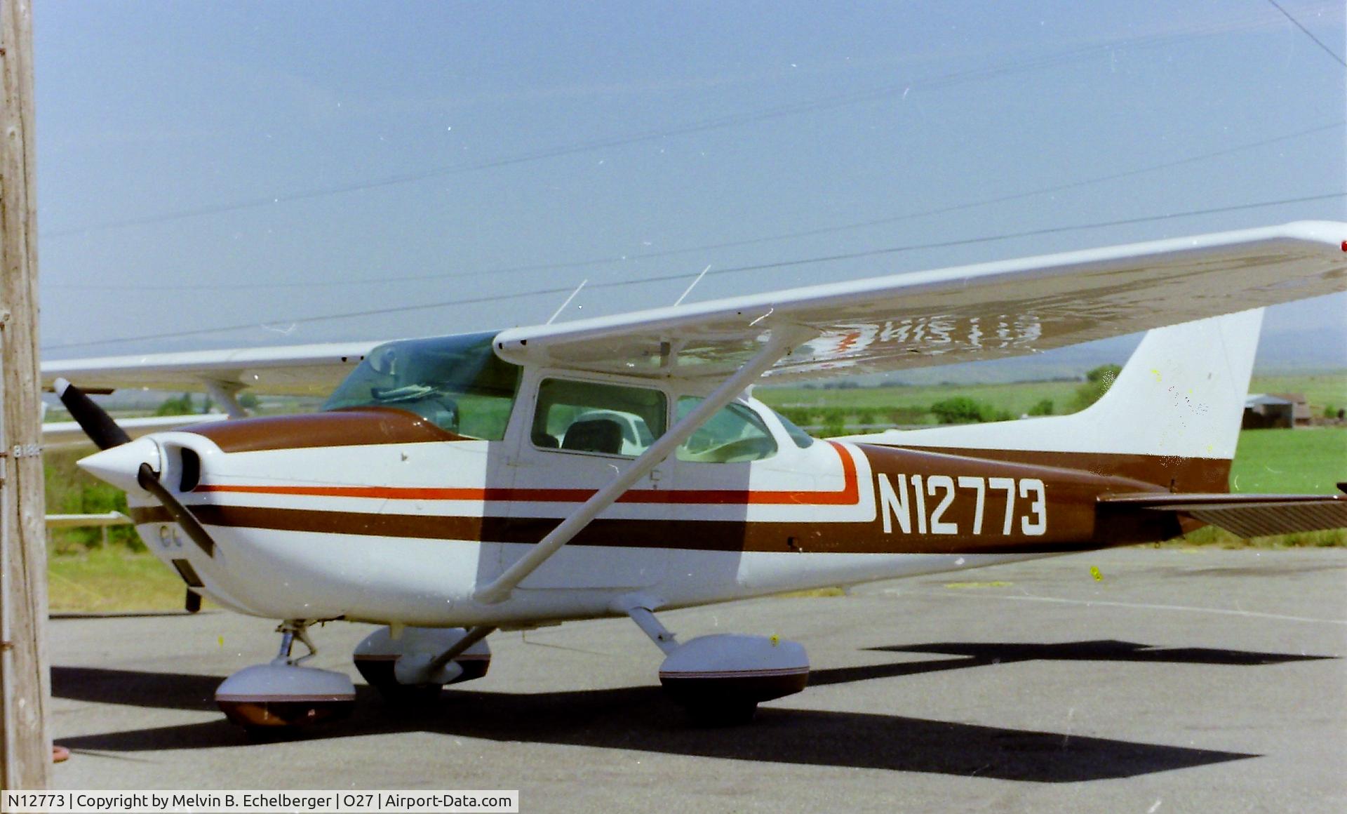 N12773, Cessna 172M C/N 17262246, On the ramp at Oakdale, California