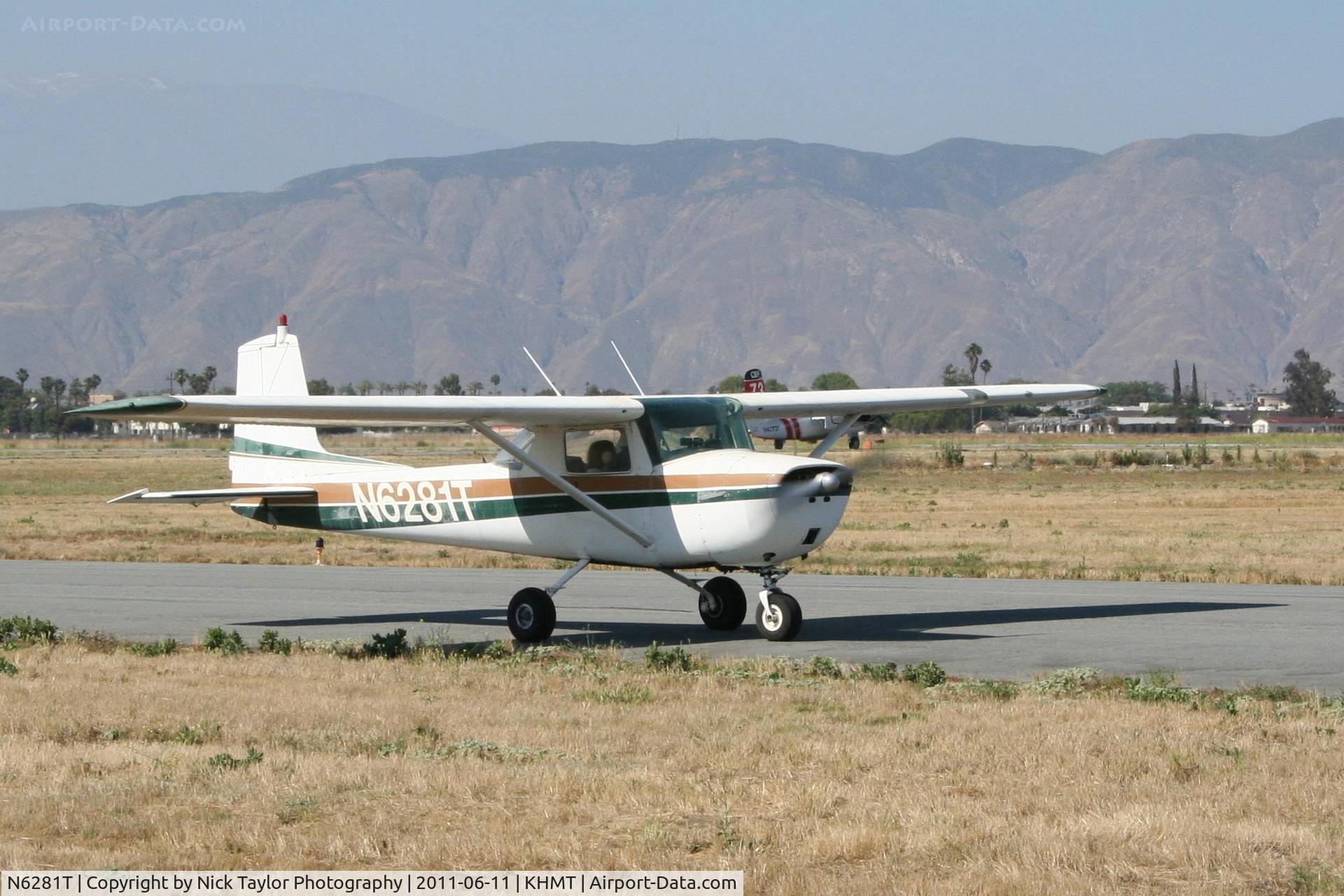 N6281T, 1964 Cessna 150E C/N 15060981, Taxiing back into Hemet