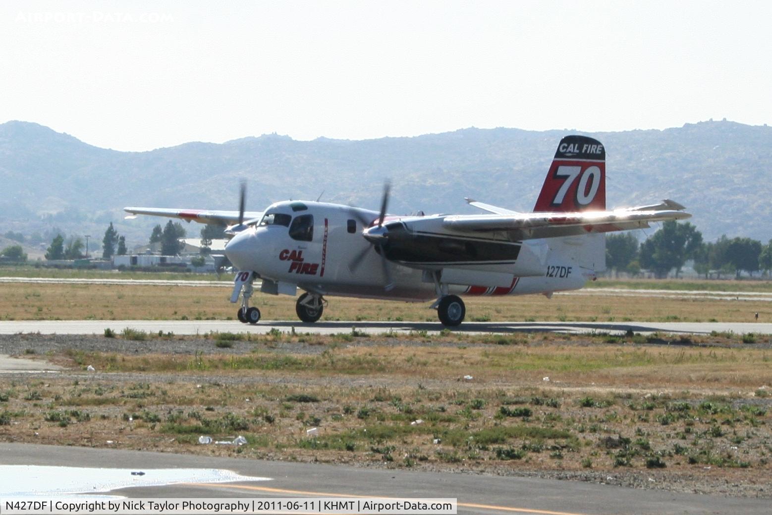 N427DF, 2001 Marsh Aviation S-2F3AT C/N 153570, Returning for a reload at Hemet
