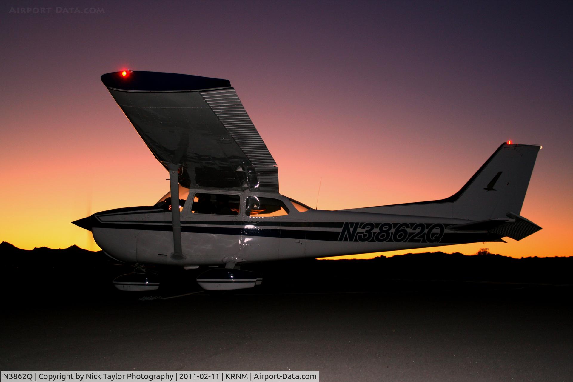 N3862Q, 1971 Cessna 172L C/N 17259962, Preparing for a night departure