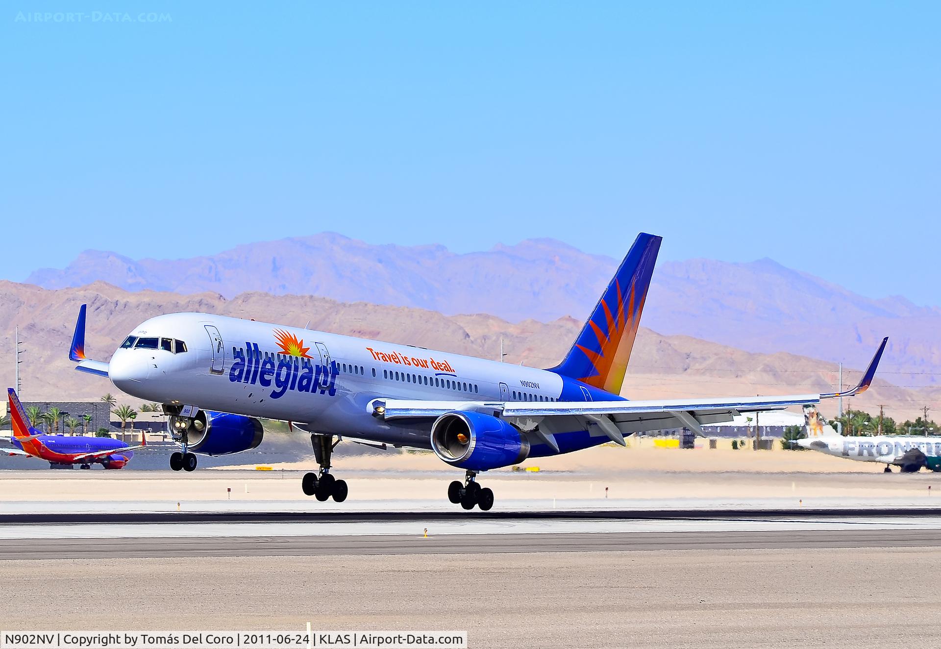N902NV, 1992 Boeing 757-204 C/N 26964, Allegiant Air N902NV 1992 Boeing 757-204 C/N 26964

Las Vegas - McCarran International (LAS / KLAS)
USA - Nevada, June 24, 2011
Photo: Tomás Del Coro
