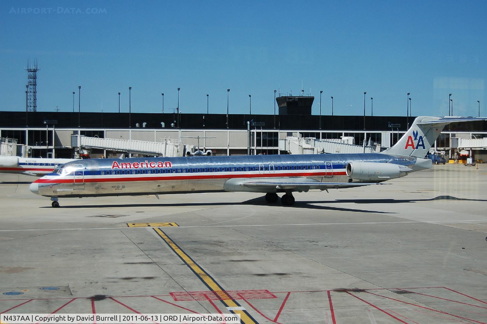 N437AA, 1987 McDonnell Douglas MD-83 (DC-9-83) C/N 49455, American Airlines Mcdonnell Douglas MD 83 taxiing at Chicago O'hare Airport
