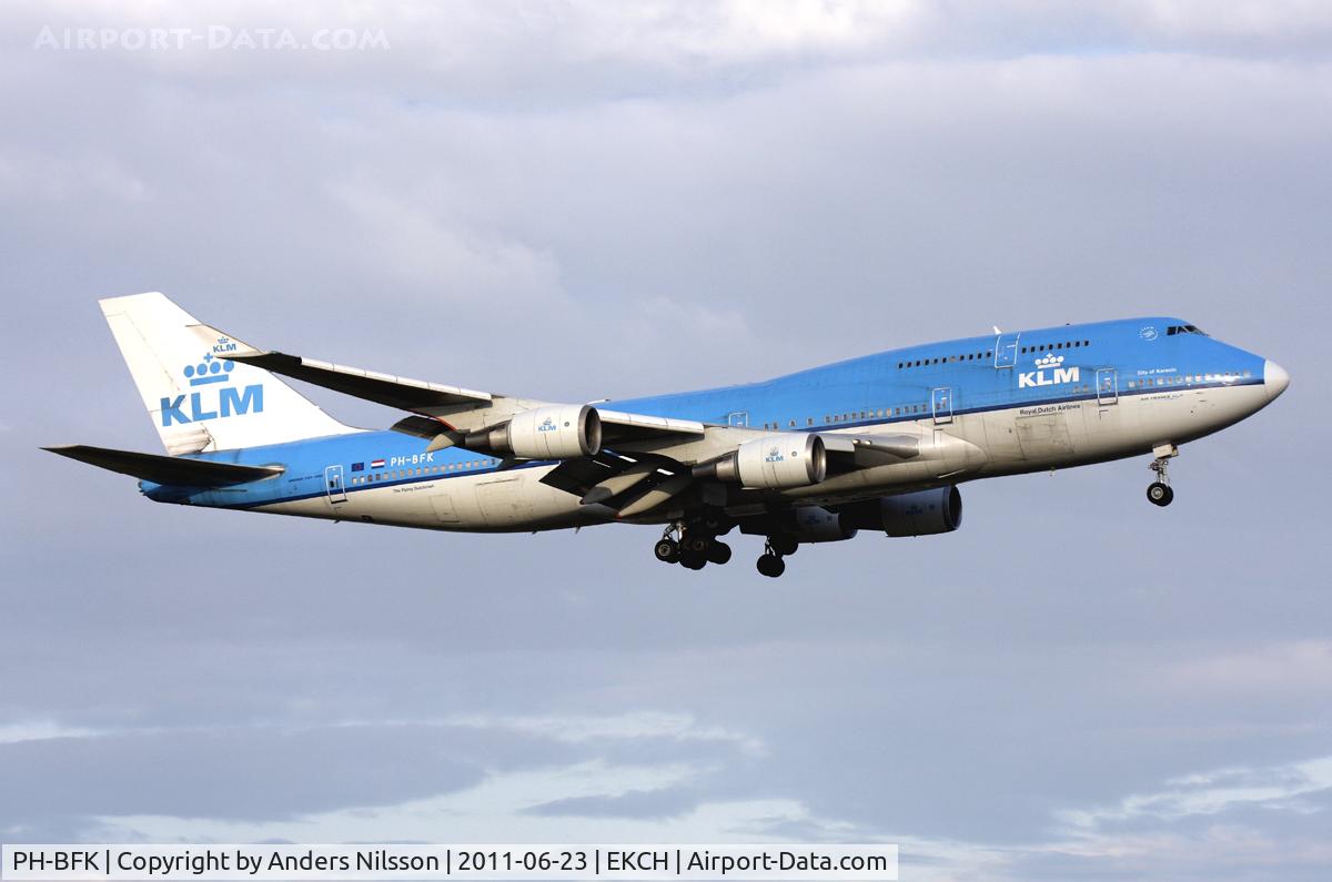 PH-BFK, 1991 Boeing 747-406BC C/N 25087, On short final for runway 22L.