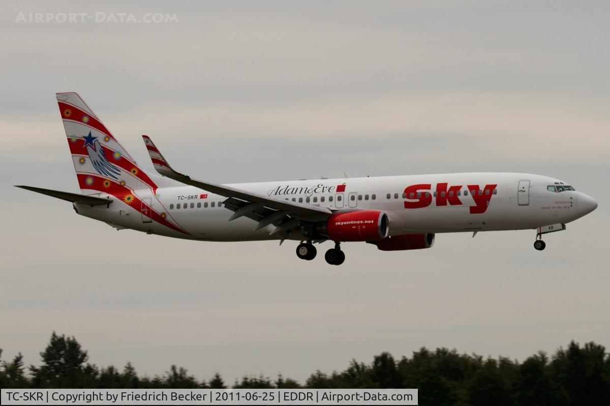 TC-SKR, 2001 Boeing 737-83N C/N 32576, on final RW27, inbound from Antalya