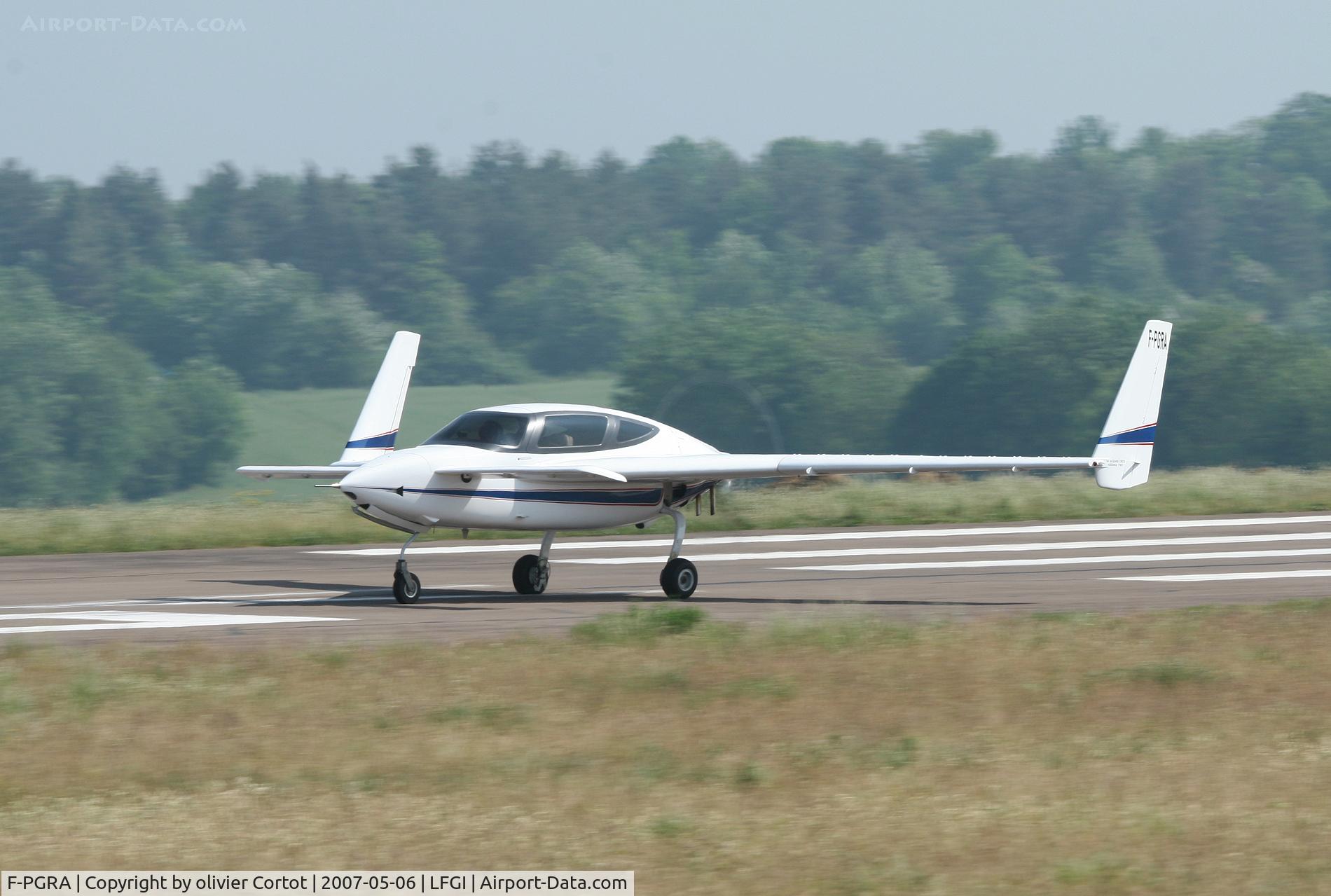 F-PGRA, Velocity Velocity RG C/N 179, Taking off from darois airfield