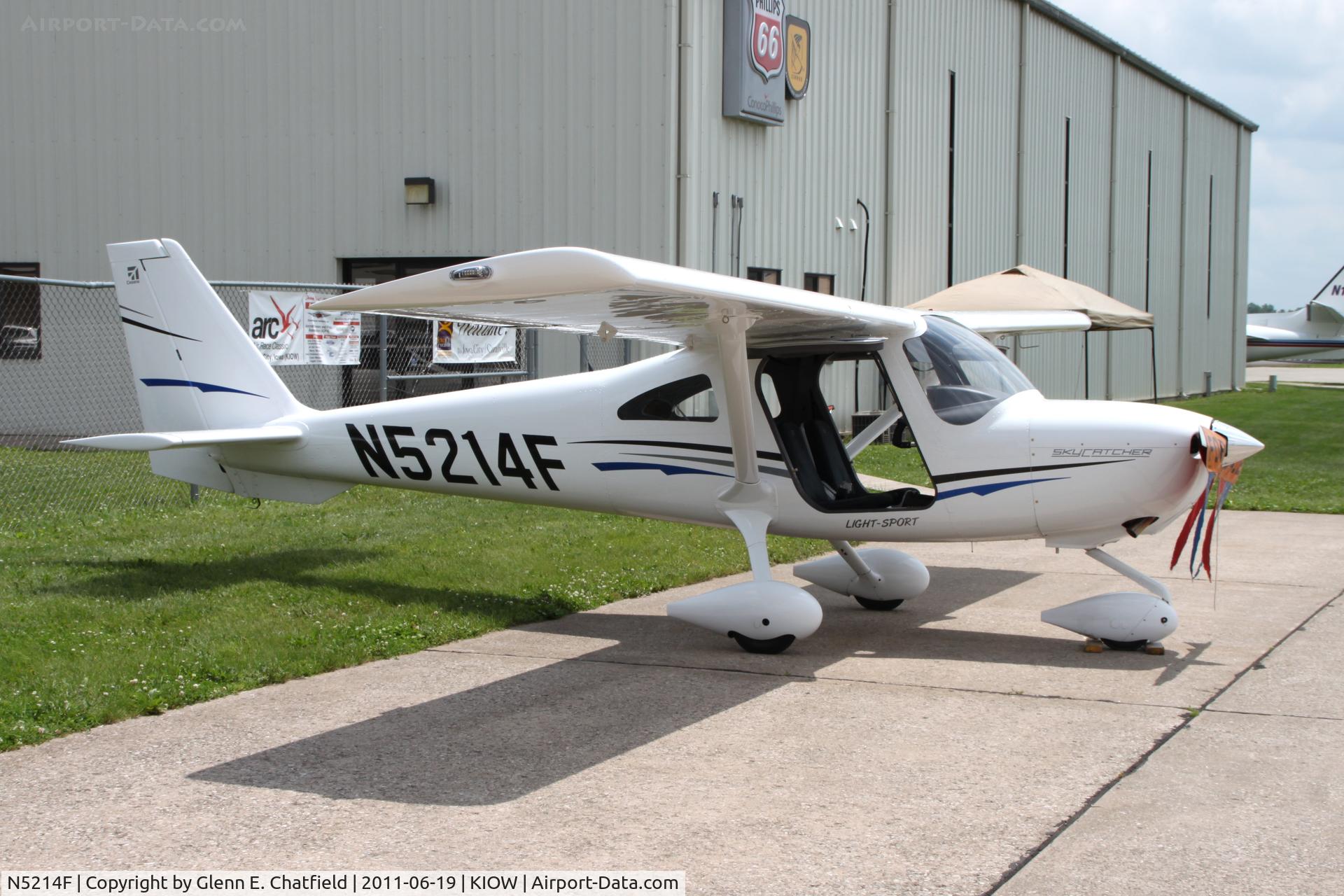 N5214F, Cessna 162 Skycatcher C/N 16200041, Displayed on the ramp.