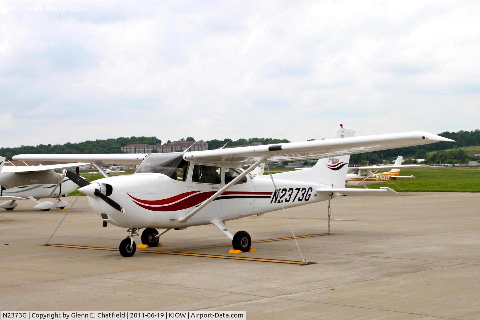 N2373G, 1998 Cessna 172S C/N 172S8073, Parked on the ramp.