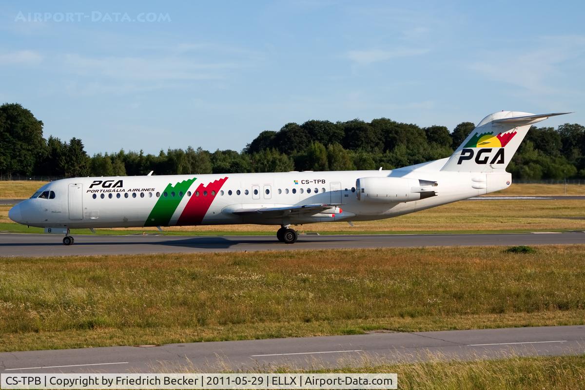 CS-TPB, 1990 Fokker 100 (F-28-0100) C/N 11262, taxying to the holding point RW24