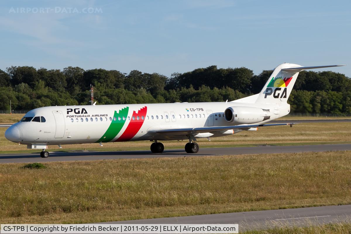 CS-TPB, 1990 Fokker 100 (F-28-0100) C/N 11262, taxying to the holding point RW24